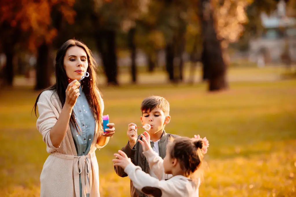 孩子感统失调不可怕，自然疗法家长要看看，特别是城里的孩子！